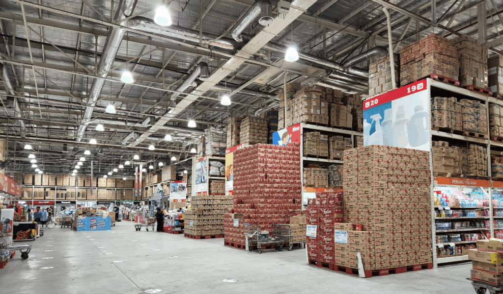 What Traditional Grocers Offer That Warehouse Clubs Don’t