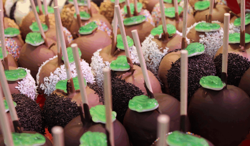 Candy Apples with Chocolate Drizzle