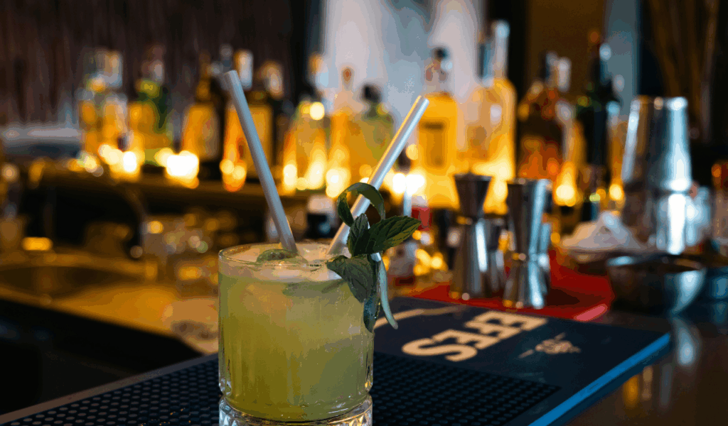 10 Bar Practices to Know (So You Get the Drink You Want)