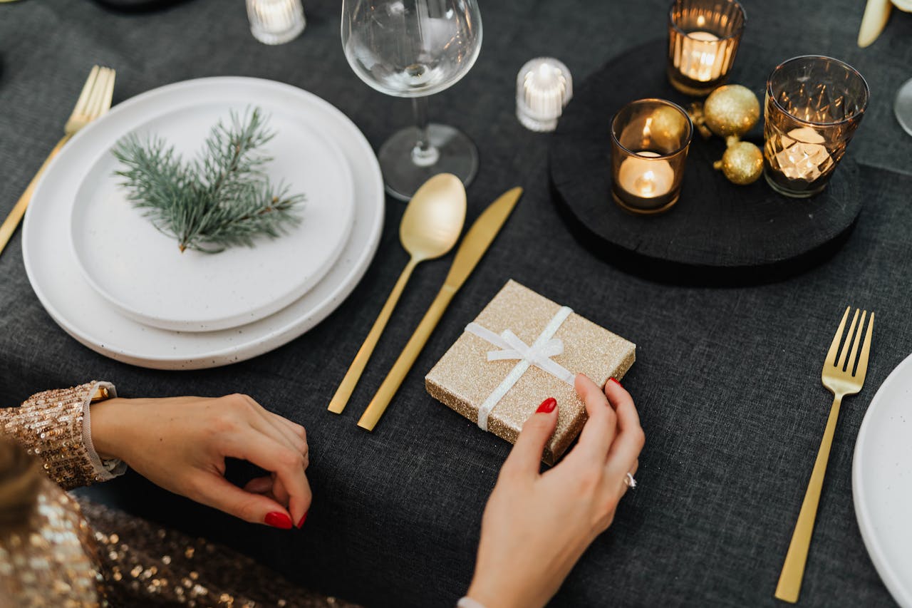 Vintage Dishware Patterns That Elevate Everyday Tables.