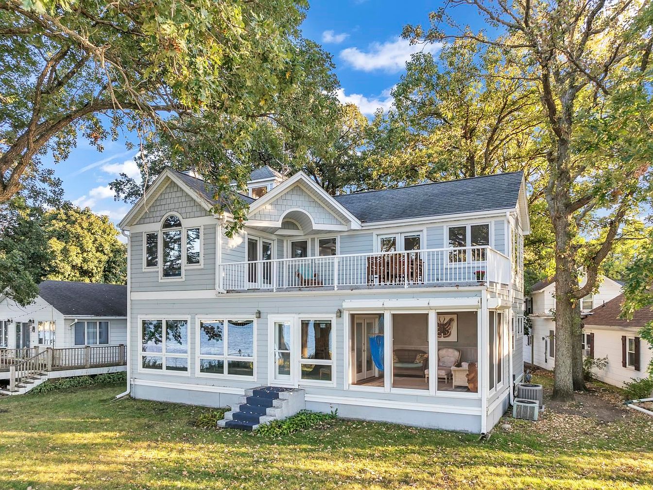 Timeless 1920 Classic Home in Arnolds Park, Iowa, With Hardwood Floors, Endless West Lake Okoboji Views, and Historic Charm