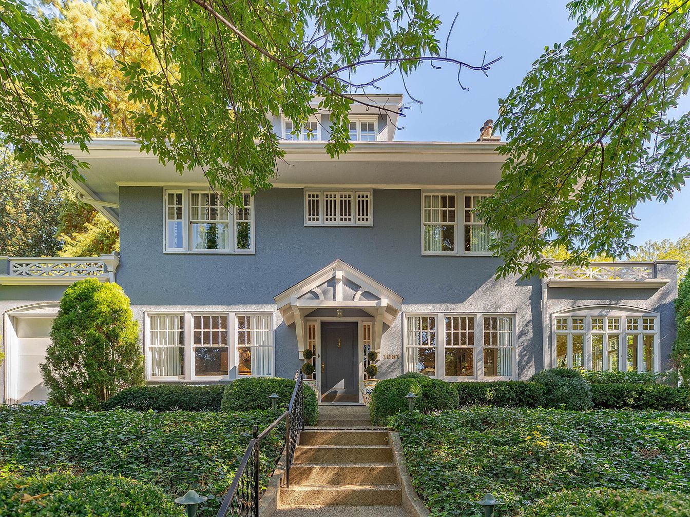 Grand 1914 Cherokee Residence in Louisville, Kentucky, With Refined Historic Charm and a Breathtaking Backyard Oasis