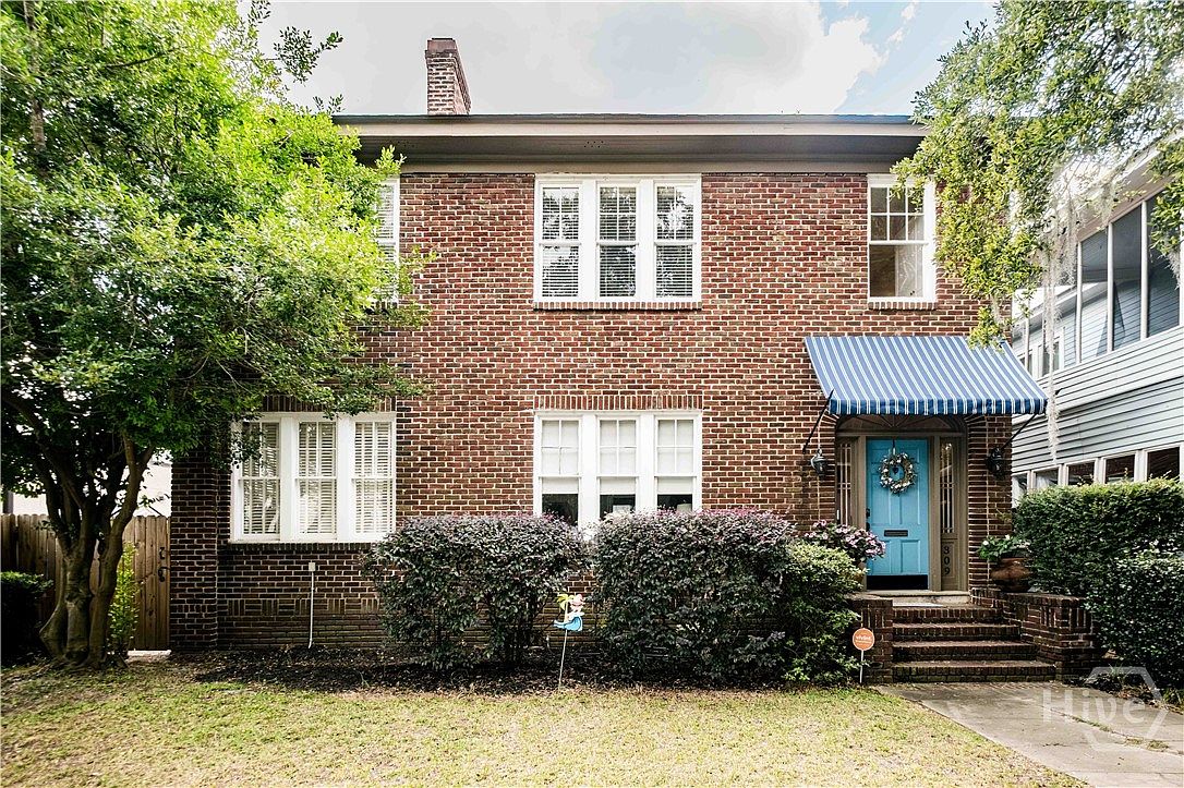 Elegant 1930 Brick Duplex in Savannah, Georgia, Featuring Gleaming Hardwood Floors, Soaring Ceilings, and Sunlit Porches
