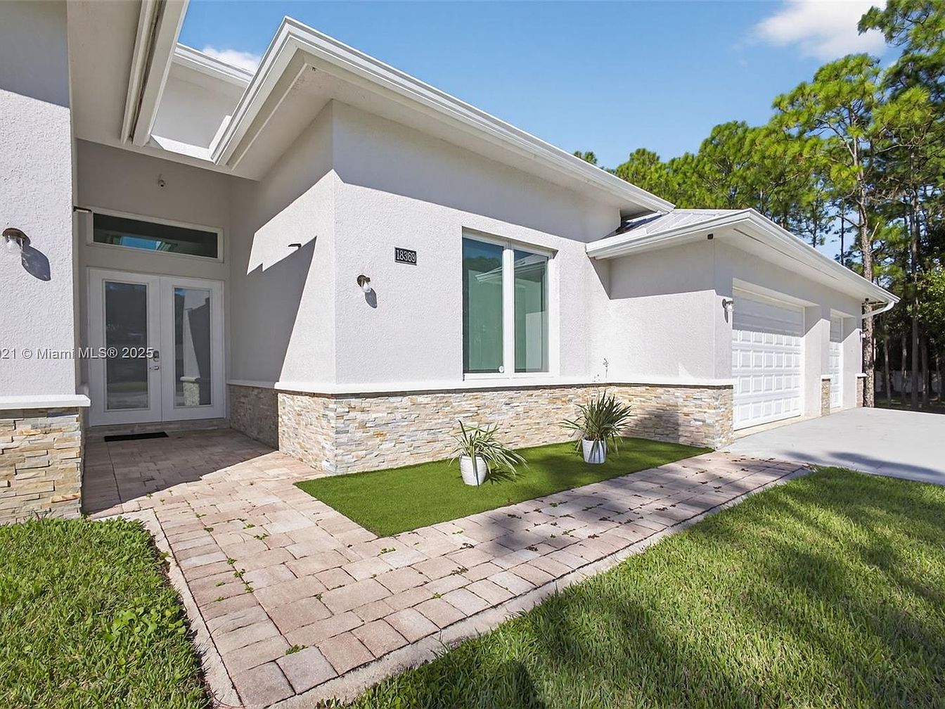 Luxury in a Custom-Built Jupiter Home, Florida Featuring Travertine Marble Floors, and Energy-Efficient ICF Construction