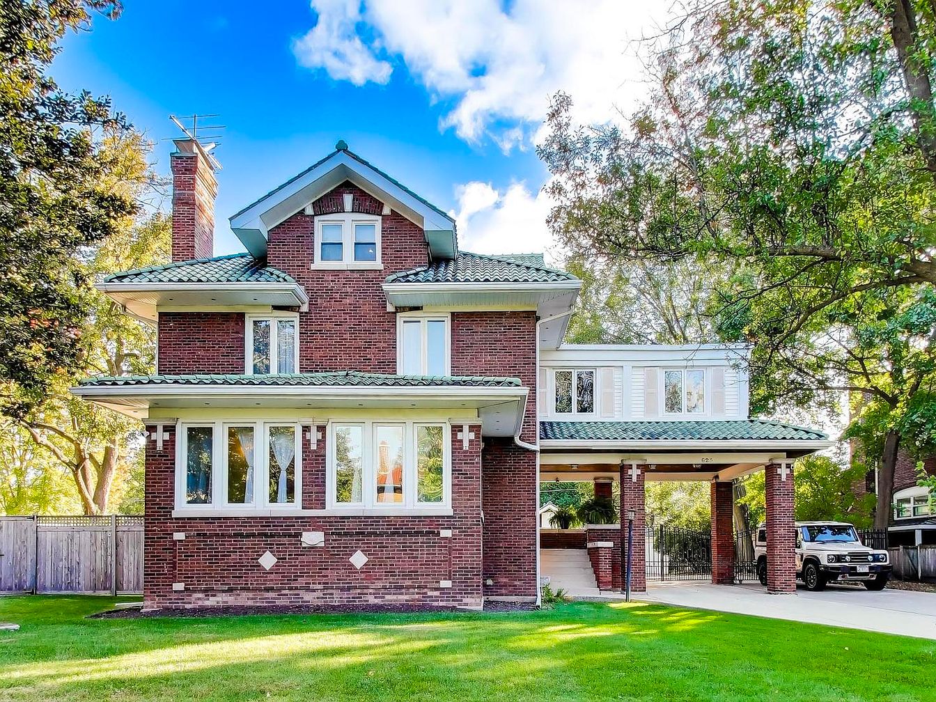 1919 Buurma Bros. Estate in River Forest, Illinois, With Original Leaded Glass and Nearly Half an Acre of Private Grounds