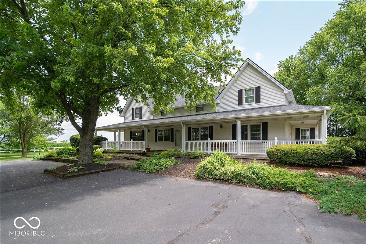 1900 Homestead in Frankfort, Indiana With Rustic Vaulted Ceilings, a Classic Barn, and Nearly 9 Acres of Scenic Pastures