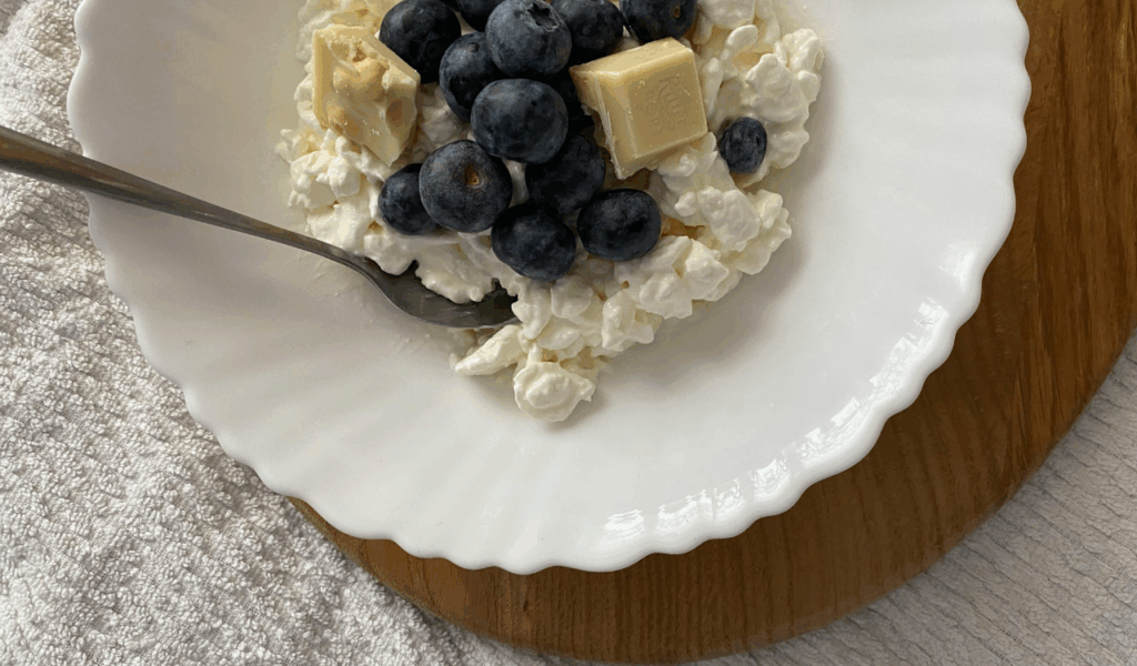 Cottage Cheese & Fruit Breakfast Bowl