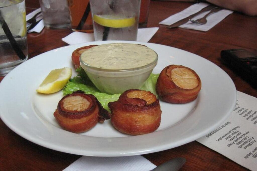 Bacon-wrapped scallops served on toothpicks