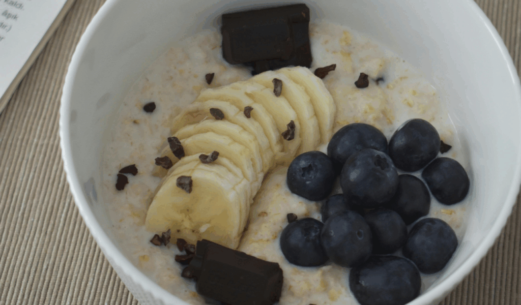 Chocolate-Banana Protein Oats