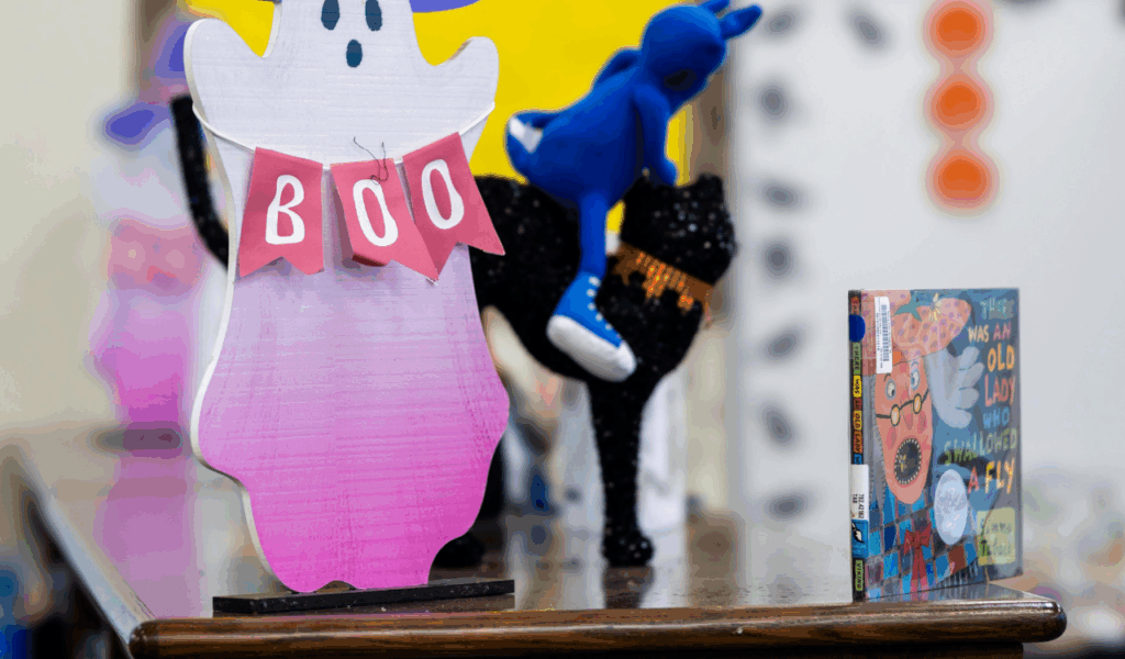 Create a Rotating Seasonal Display