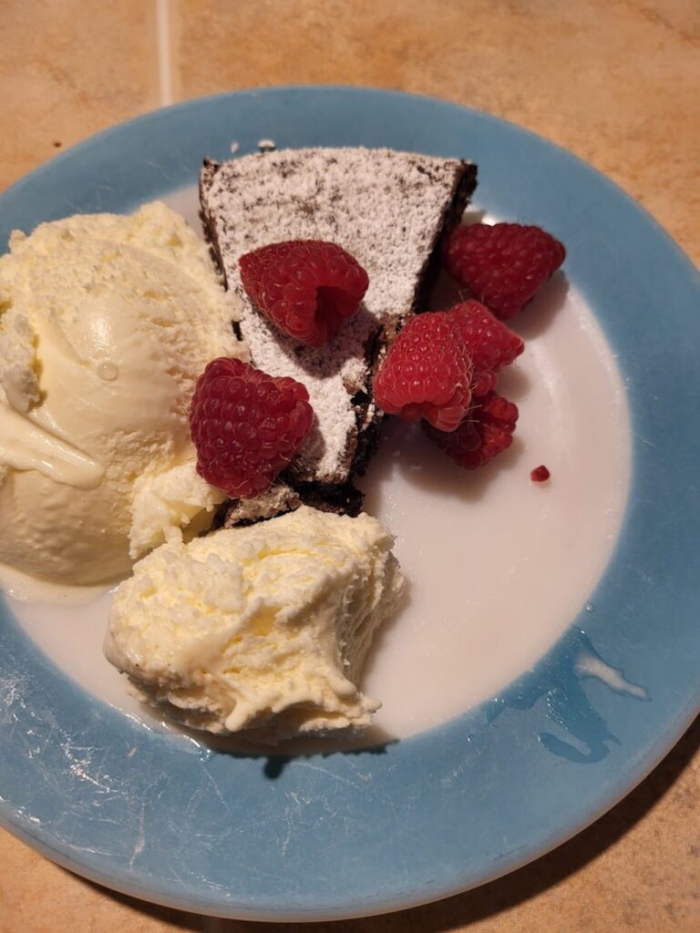 Vintage Pyrex patterned plate