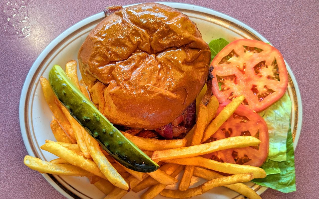 Chains Known For Quality Toppings On Bacon Cheeseburgers.