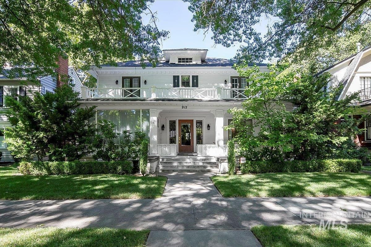 Historic 1910 Neoclassical Home in Boise, Idaho With Quarter-Sawn Floors, Original Craftsmanship, and a Cooled Wine Cellar