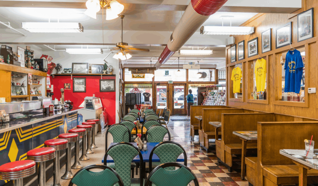 Peggy Sue’s 50’s Diner in California