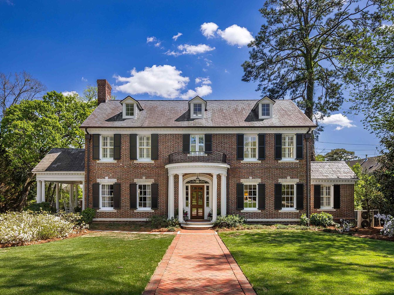 Explore a 1929 Birmingham Residence in Alabama With Crown Molding, Arched Doorways, and a Dramatic Mezzanine Staircase