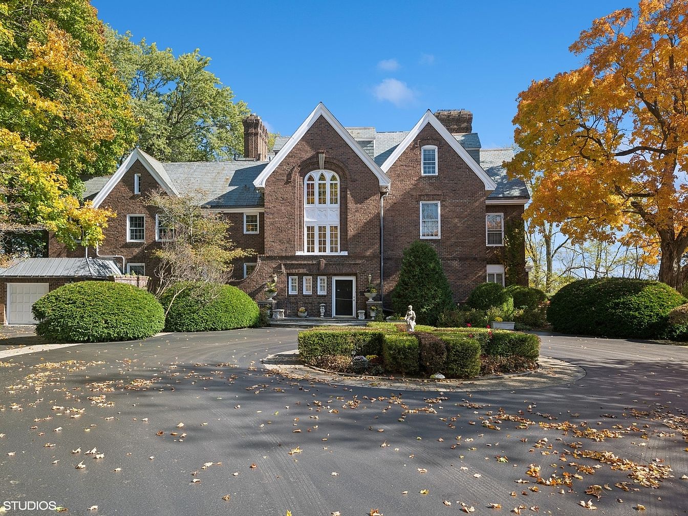 Stately 1914 Manor in Lake Forest, Illinois With 6 Fireplaces, an Elevator, and 300 Feet of Private Lake Michigan Shoreline