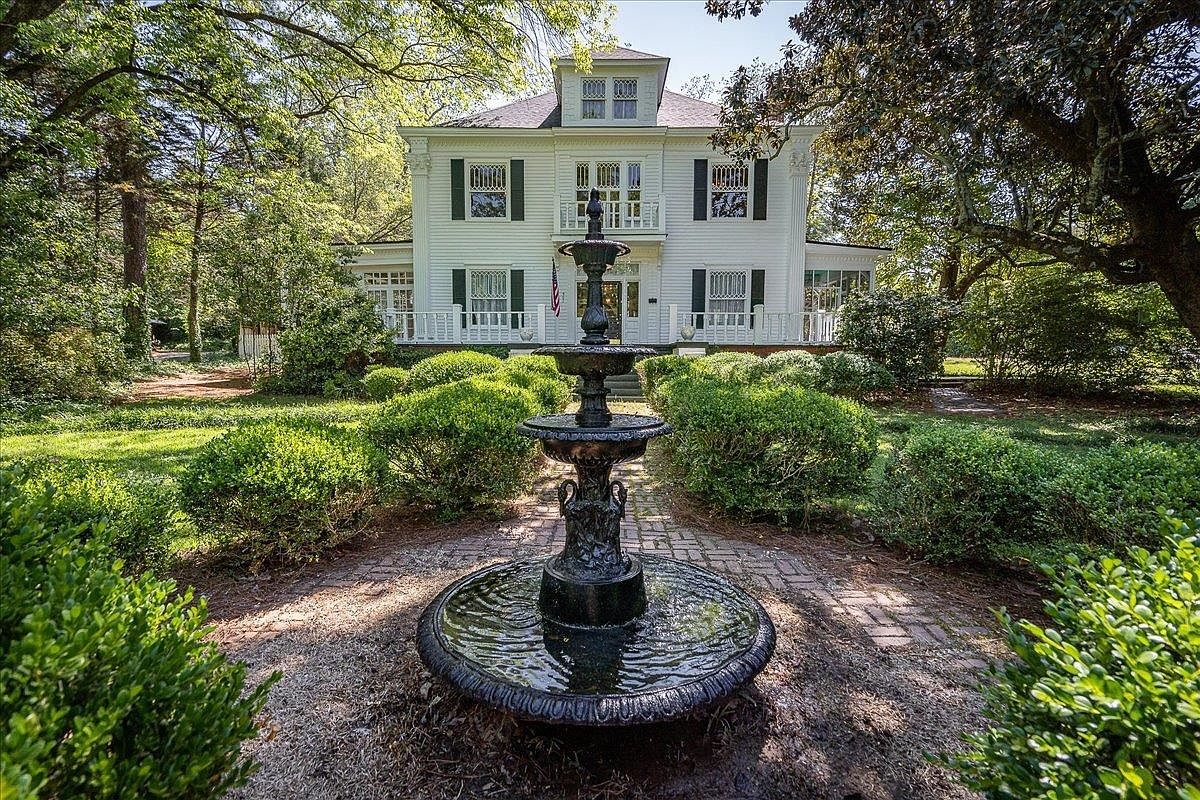 Stately 1904 Home in Greensboro, Georgia Featuring 9 Decorative Fireplaces, Plaster Walls, and Exquisite Craftsmanship