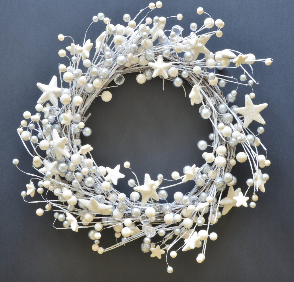 Winter White Minimal Wreat