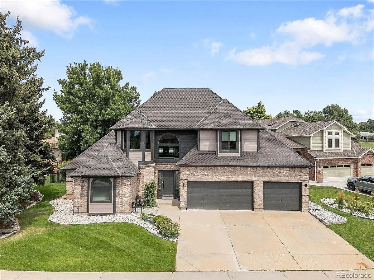 Striking 1987 Home in Broomfield, Colorado With Vaulted Ceilings, Designer Finishes, and Floor-to-Ceiling Fireplace
