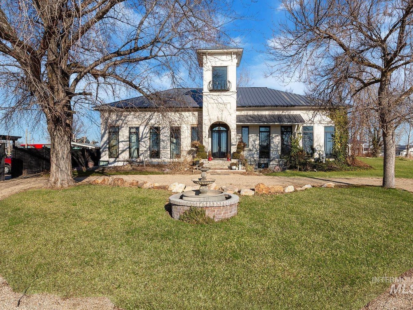 Historic 1905 Schoolhouse Home in Nampa, Idaho Featuring 13ft Ceilings, Hardwood Floors, and a Wolf Appliance Kitchen