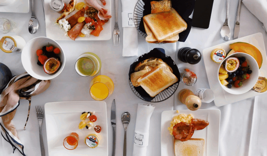 11 Breakfast Chains Criticized for High-Calorie Meals Marketed as “Healthy”