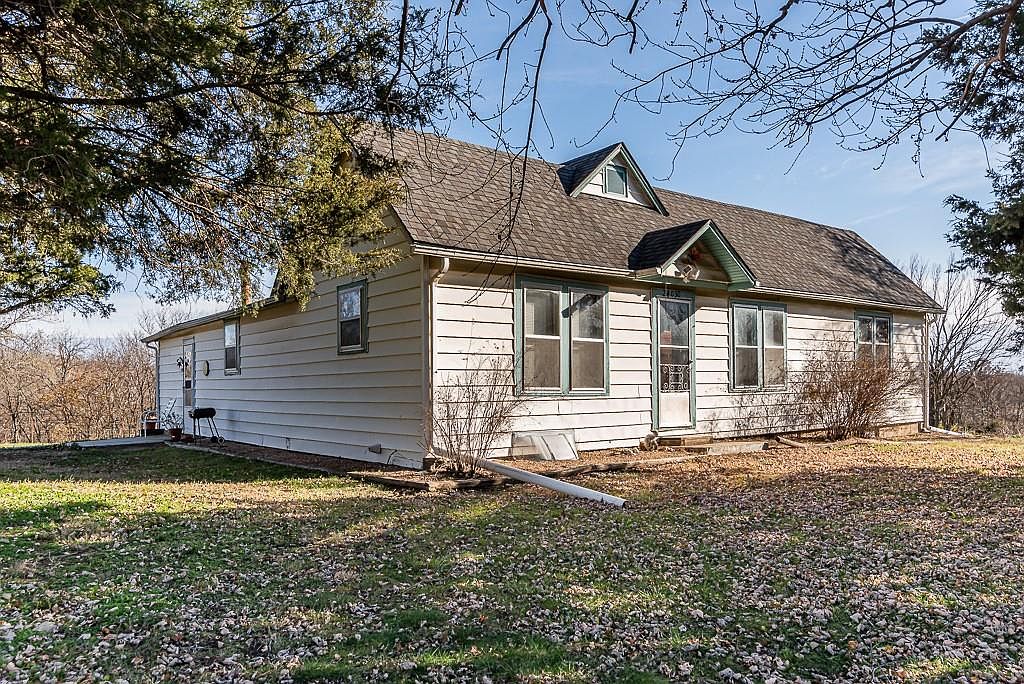 Serene 1930 Ranch Retreat in Leavenworth, Kansas, Featuring 109+ Acres, a Charming 3-Bedroom Home, and Abundant Wildlife