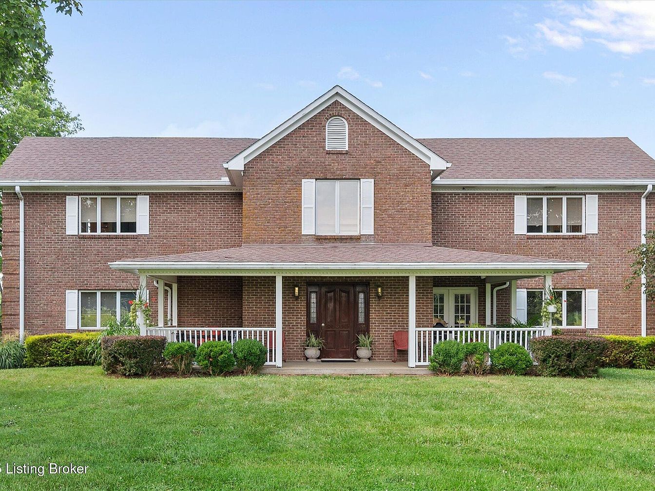Timeless 1900 Estate in Shelbyville, Kentucky, With 93 Acres of Scenic Views, a Private Lake, and Exquisite Architecture