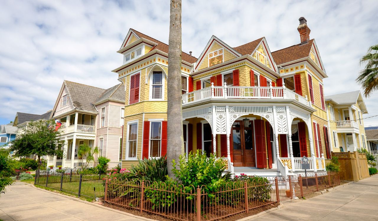 8 Historic U.S. Homes With Interiors That Rival European Palaces