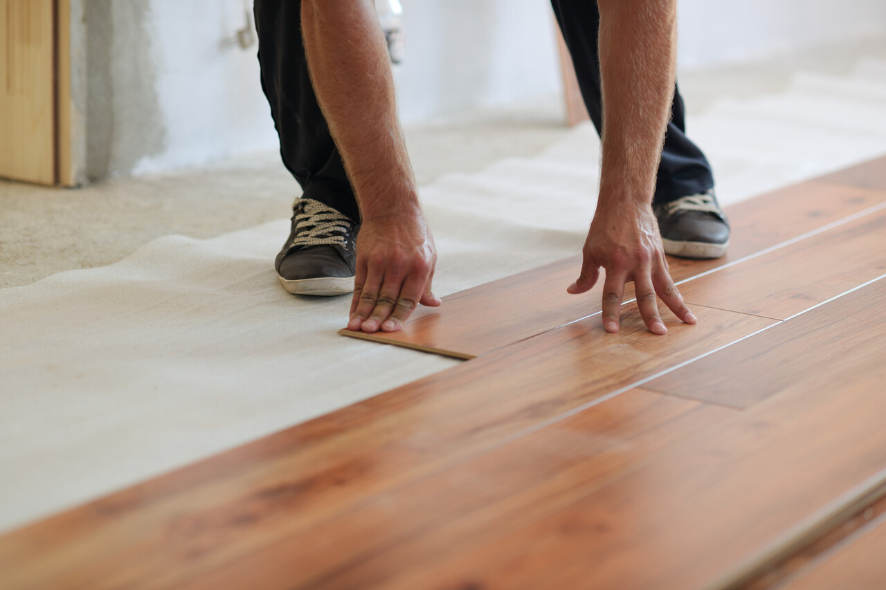Installing laminate flooring