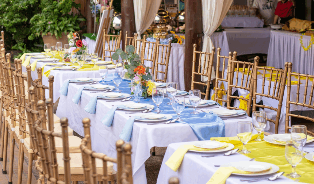 Holiday-Themed Tableware Sets