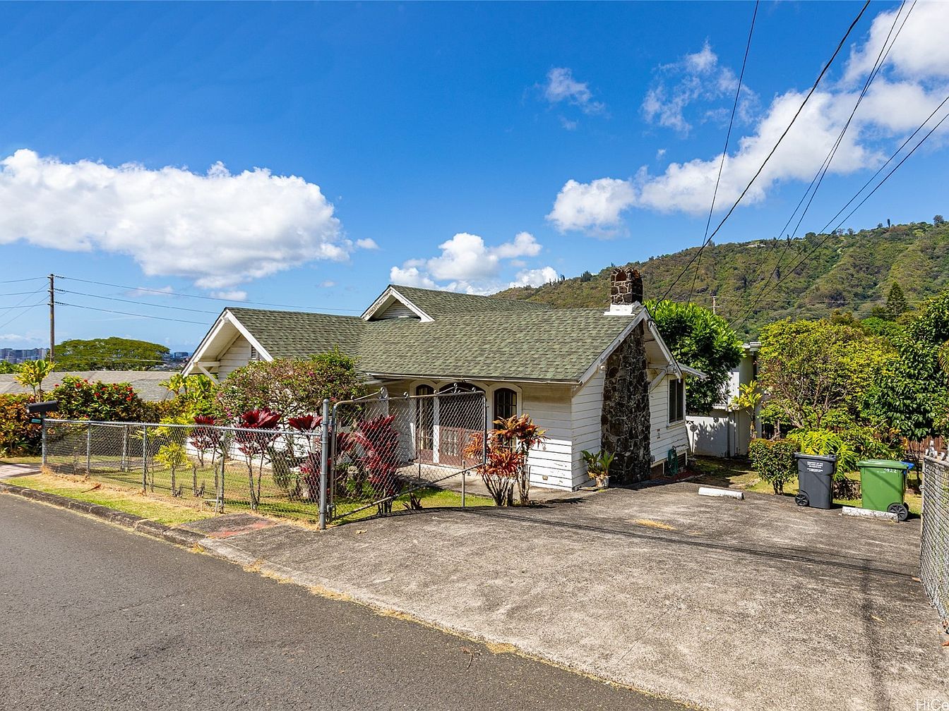 A black chair sitting in front of a wooden wall