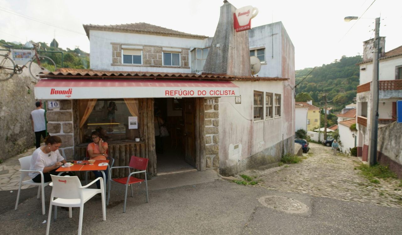 8 Roadside Eateries With Unexpected Gourmet Menus