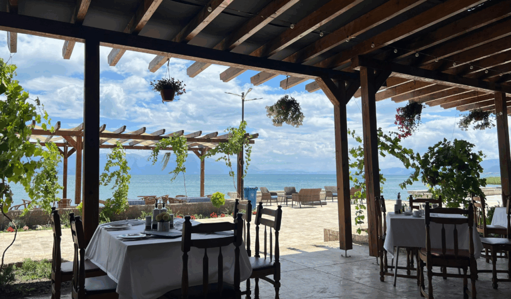 13 Holiday Table Pieces Guests Kept Moving Aside