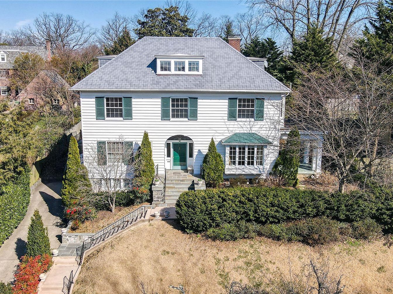 Explore a 1900 Colonial Home in Baltimore, Maryland, Featuring Elegant Moldings, a Gourmet Kitchen, and a Private Patio