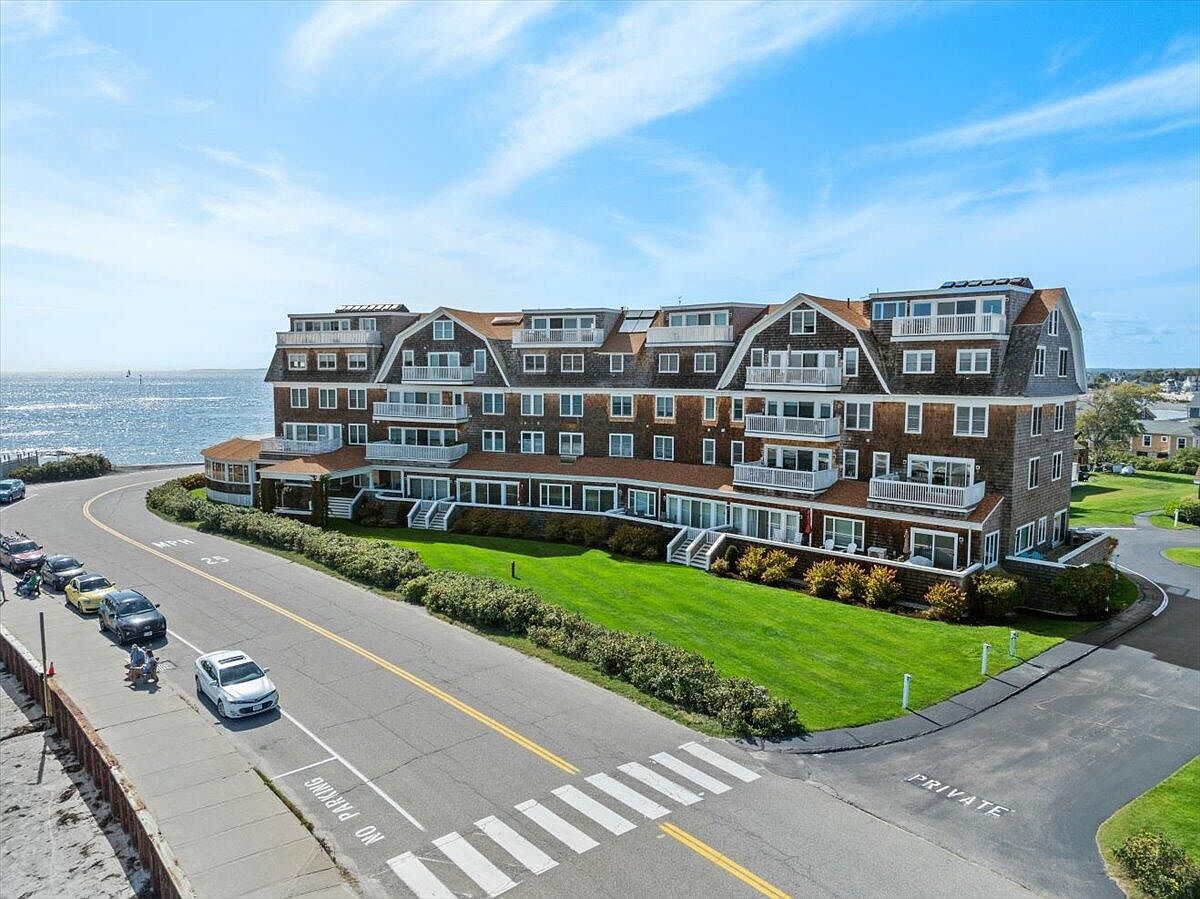 Charming 1920 Condo in Kennebunk, Maine with Beach Views, Modern Updates, and Elegant Decks for Outdoor Relaxation