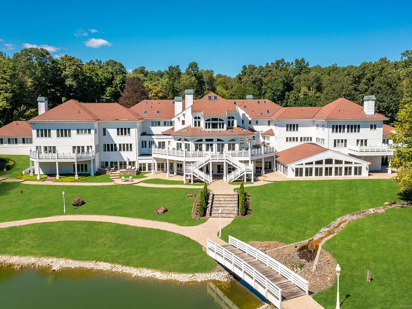 1985 Legacy Estate in Farmington, Connecticut With 21 Bedrooms, a Lavish Nightclub, Indoor Pool, and Expansive 17 Acres