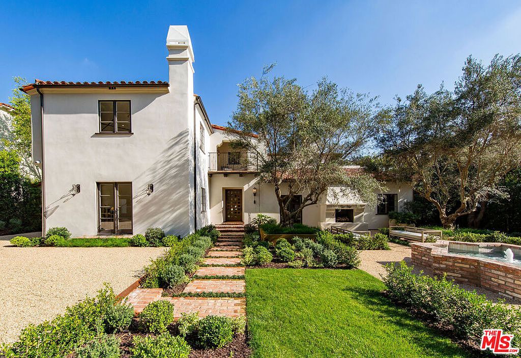 Timeless 1929 Spanish Jewel in Beverly Hills, California, Featuring Troweled Plaster, a Grand Living Room, and a Guest Villa