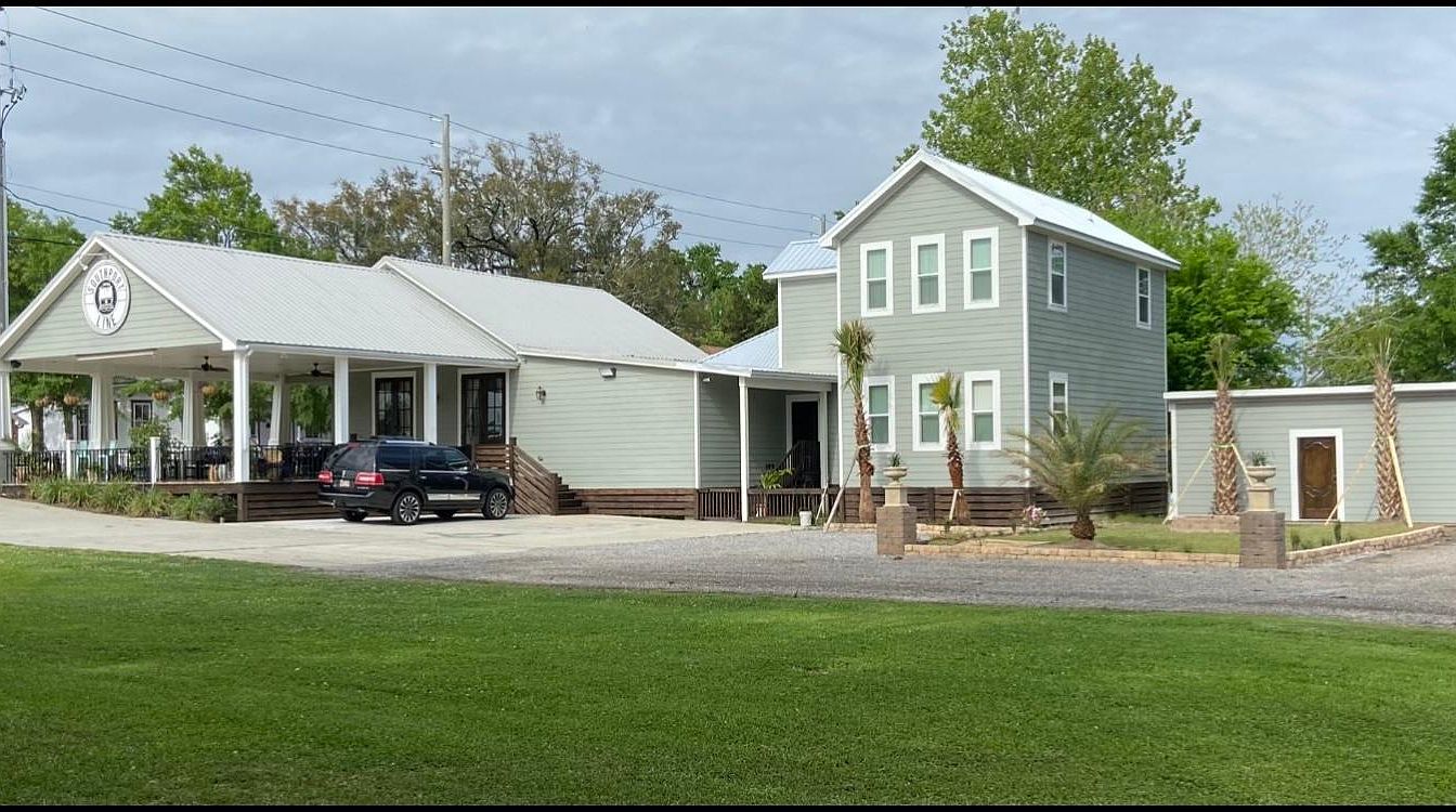 Charming 1920 Family Home in Biloxi, Mississippi with 4 Bedrooms, 3 Bathrooms, and Generous Living Space for Lasting Memories