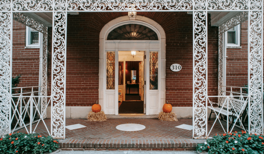 Personalize with Thoughtful Wall Décor