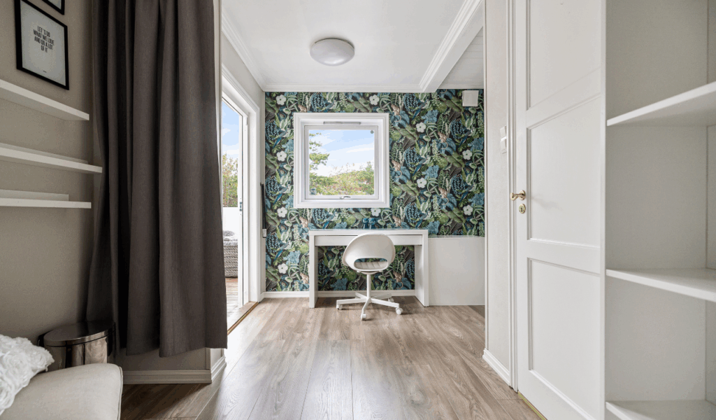 Houses With No Signs of Daily Activity