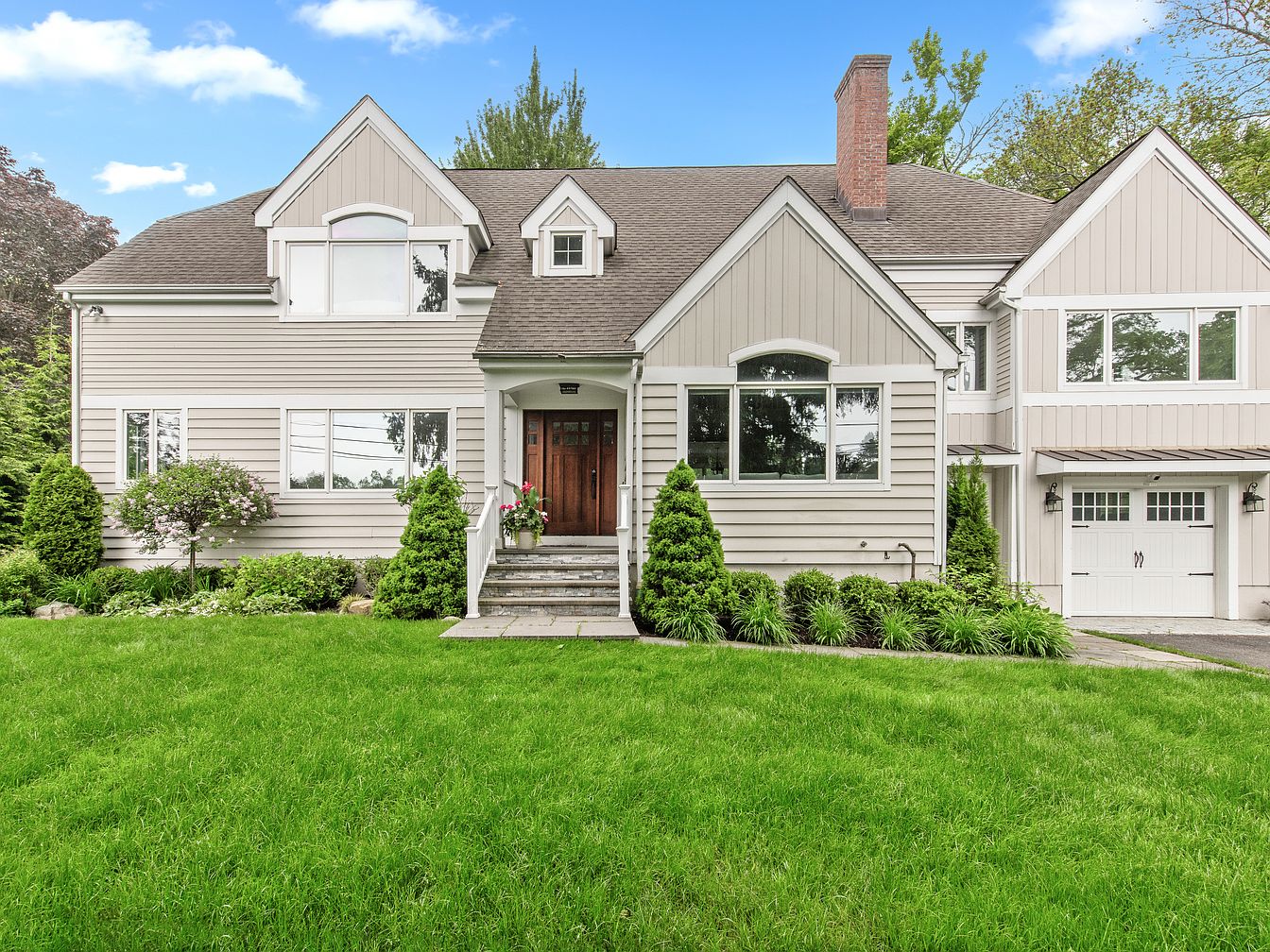 Historic 1953 Modern Home in Westport, Connecticut, Featuring Soaring Ceilings, a Stone Fireplace, and a Scenic Sunroom