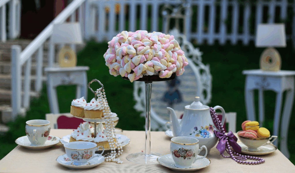 Royal Copenhagen: The Flora Danica Series