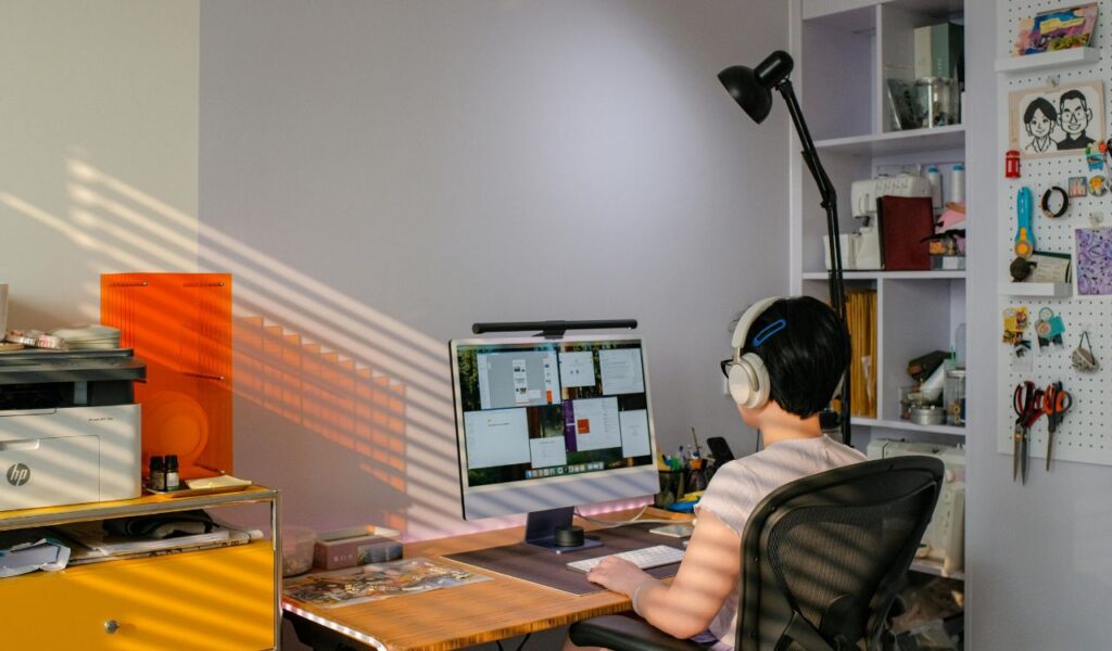Corner Desks With Shelving Units