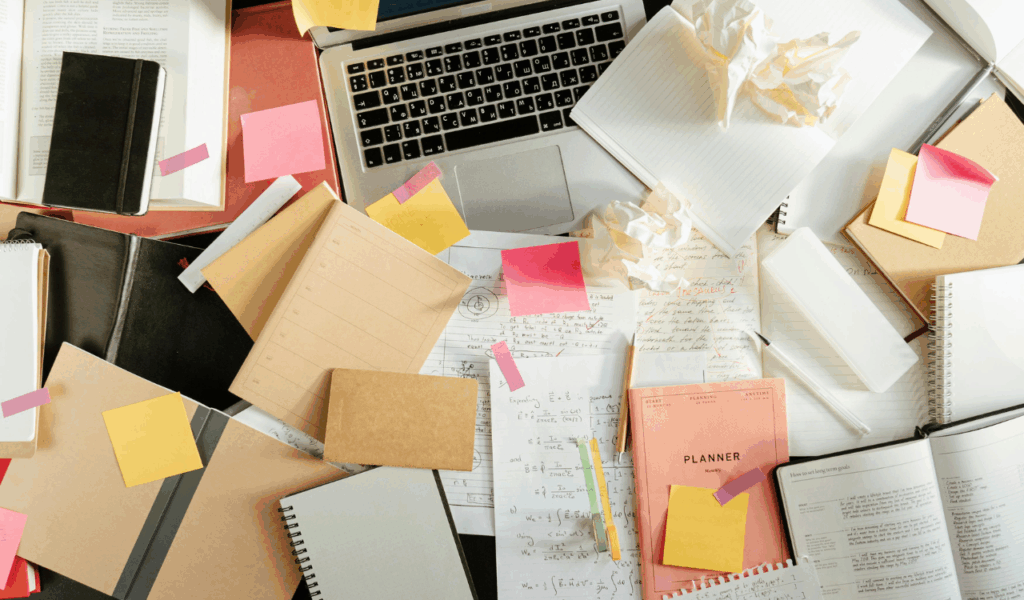  Desk Stations Without Clear Boundaries