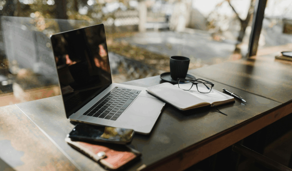 Window-Facing Desks With No Light Control