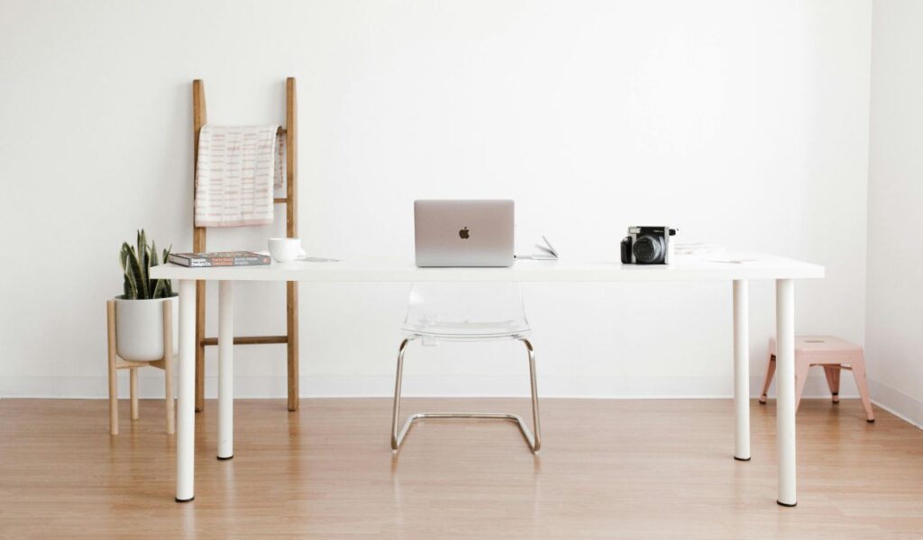 Bare Home Offices That Reduce Mental Energy