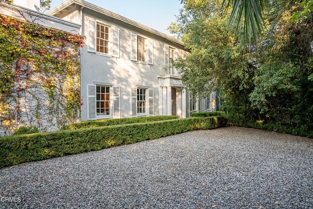 Timeless 1923 Colonial Estate in Pasadena, California, Featuring Lush Gardens, a Grand Staircase, and a Lighted Tennis Court