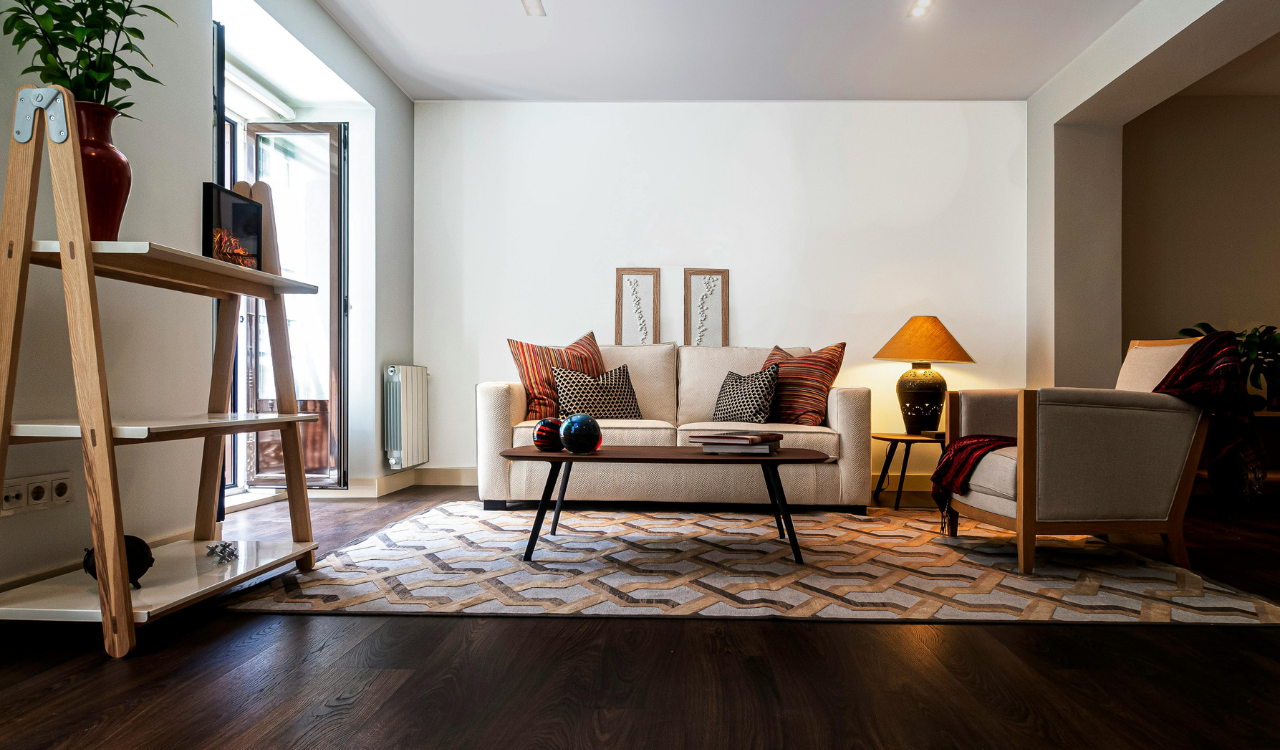 14 Living Spaces That Still Feel Suffocating After You’ve “Done Everything Right”