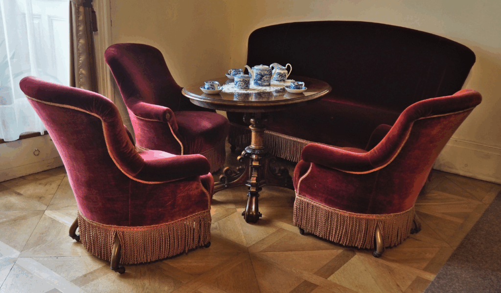 10 Velvet Sofas Designers Say Stain Faster Than You’d Believe