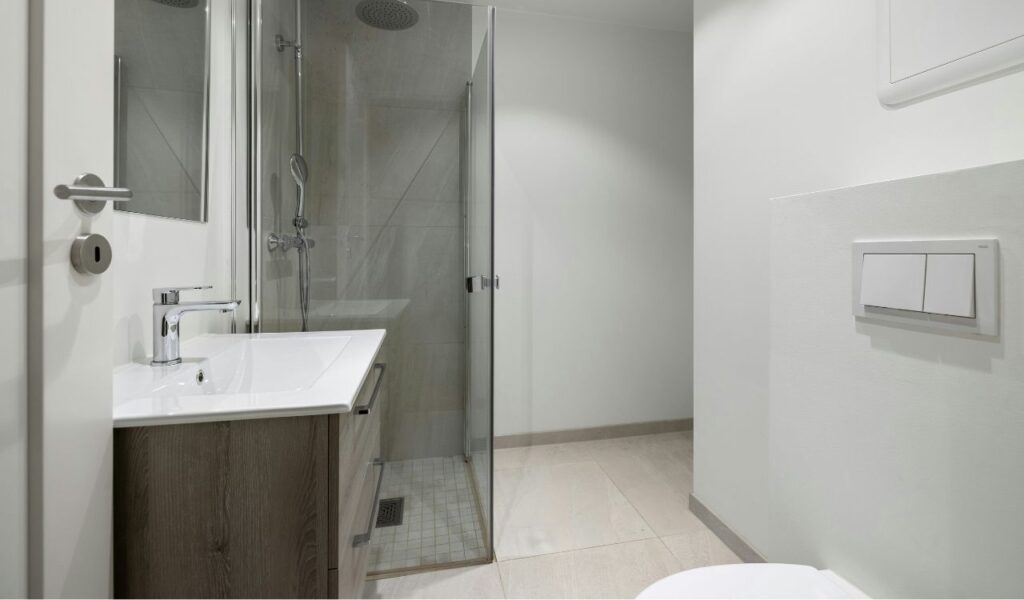 Texture-Free Bathroom